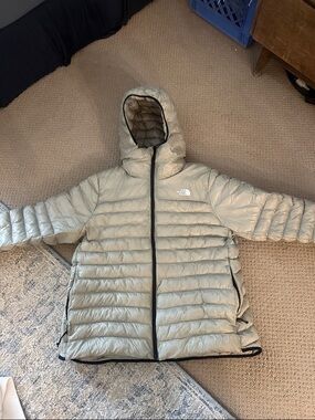 The North Face Women's Hooded Puffer Jacket in Light Taupe